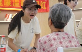 丽院学子心系桑榆晚，青春助力“健康中国”行