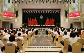 扬子江药业集团年中表彰！万闻华出席会议并讲话