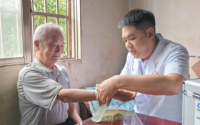 走近大学生乡村医生（健康焦点）