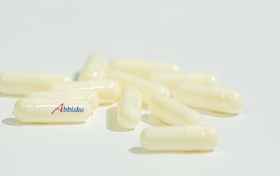 和誉医药创新CSF-1R抑制剂Pimicotinib(ABSK021)喜获FDA突破性疗法认定 企业公告